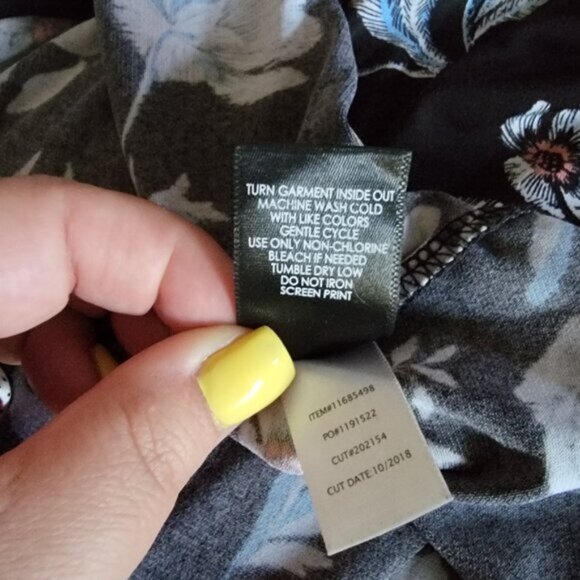 Torrid Black Floral Cold Shoulder Studio Knit Peplum Top Size 3 Office Casual - Picture 8 of 8